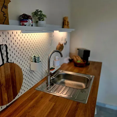 Poly's House توماريس